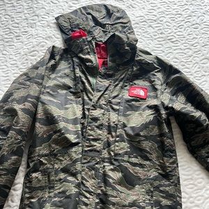 North face man coat camouflage